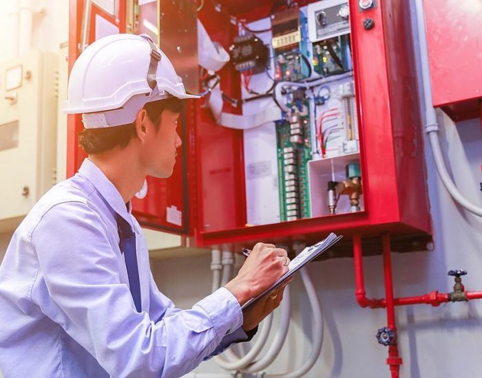 Técnicos da Nexxacon trabalhando